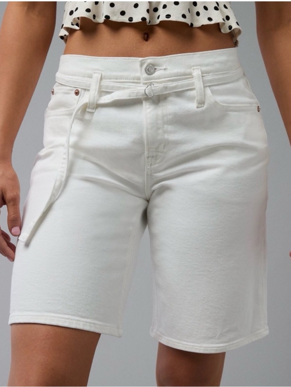 American Eagle Bermuda
Denim Shorts  Sz Large
White Stretch Pockets Button
